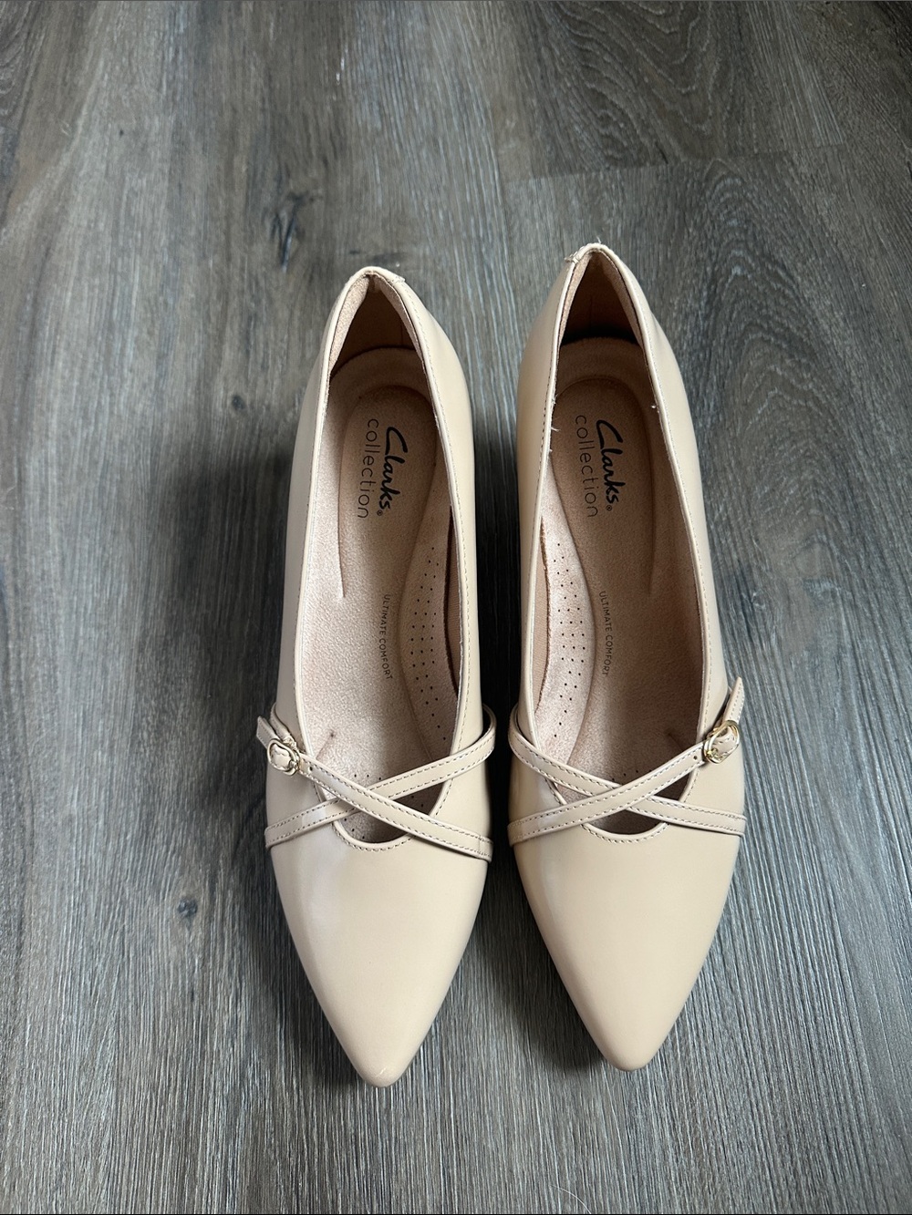Clarks Women's Beige Pointed Low Heels size 8